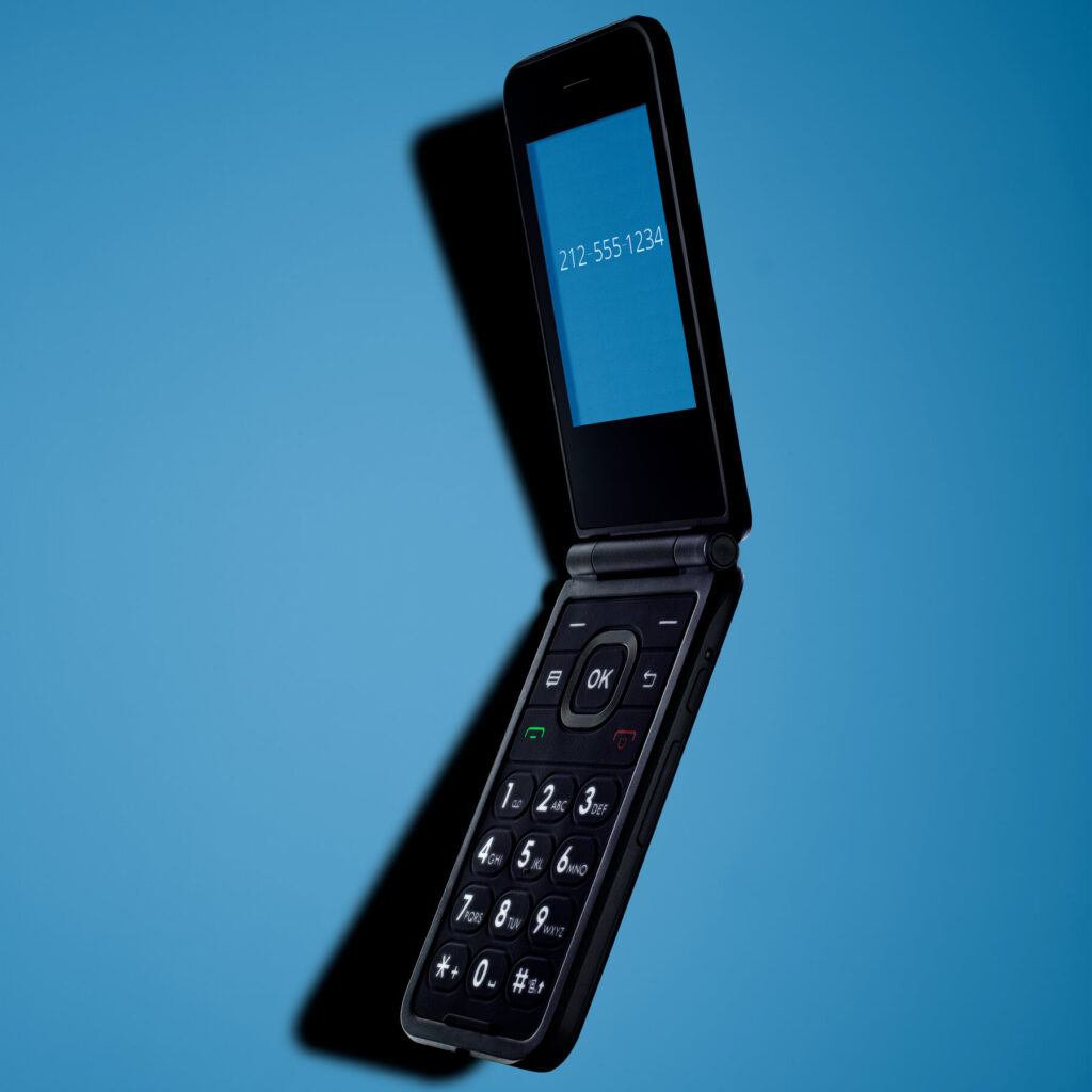 Switching To A Flip Phone Helped Me Cut Down On My Smartphone Addiction switching-to-a-flip-phone-helped-me-cut-down-on-my-smartphone-addiction